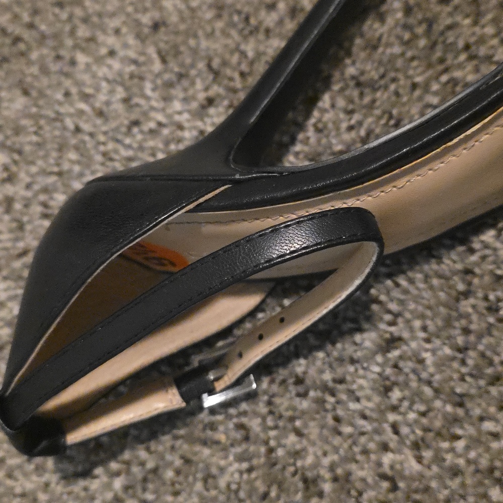 Pre-loved BCBG Two-tone  Dillyn Leather Ankle Strap Heels Sz 9.5 - Picture 3 of 8